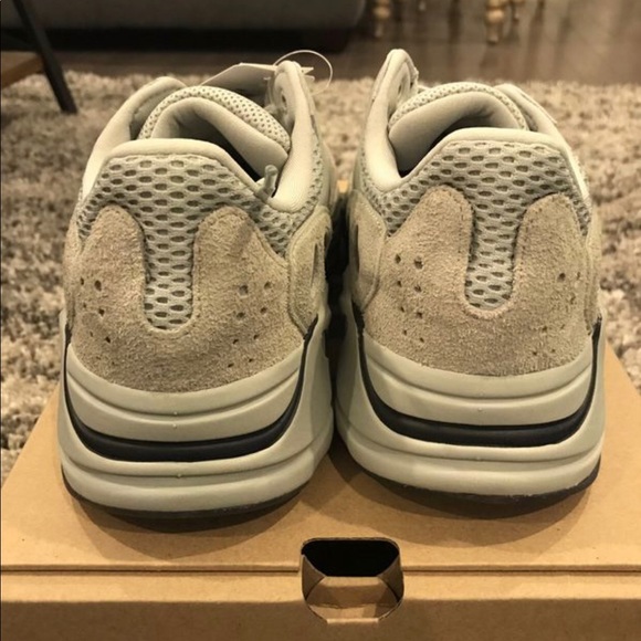 Yeezy 700 salt - Picture 3 of 7